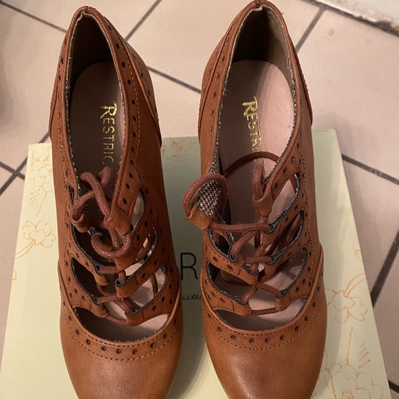 Retro Bootie - Picture 2 of 4